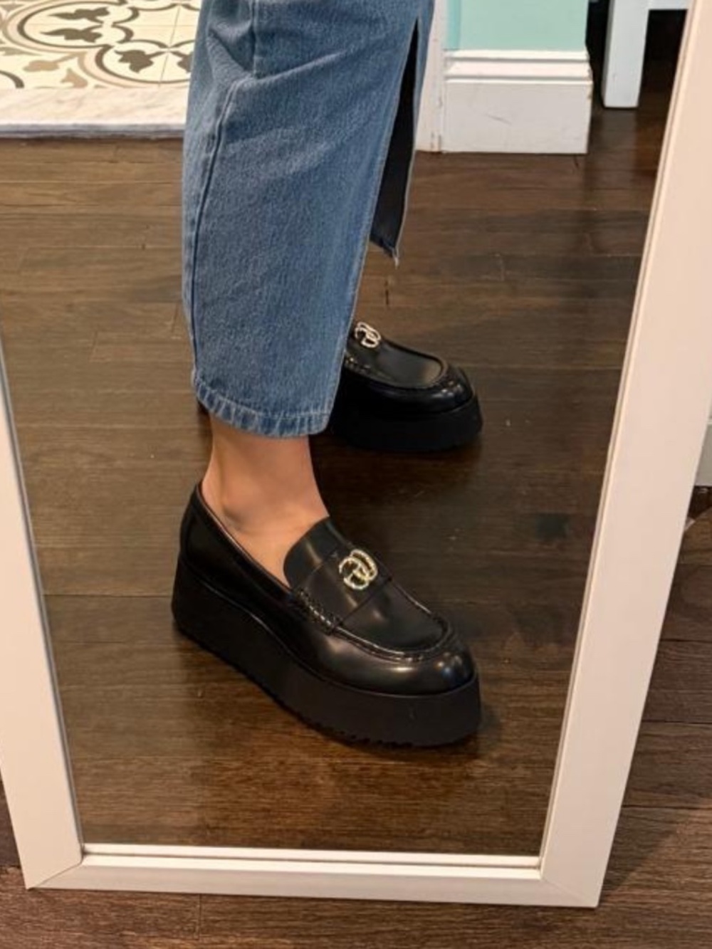 Gucci - Picture 1 of 2